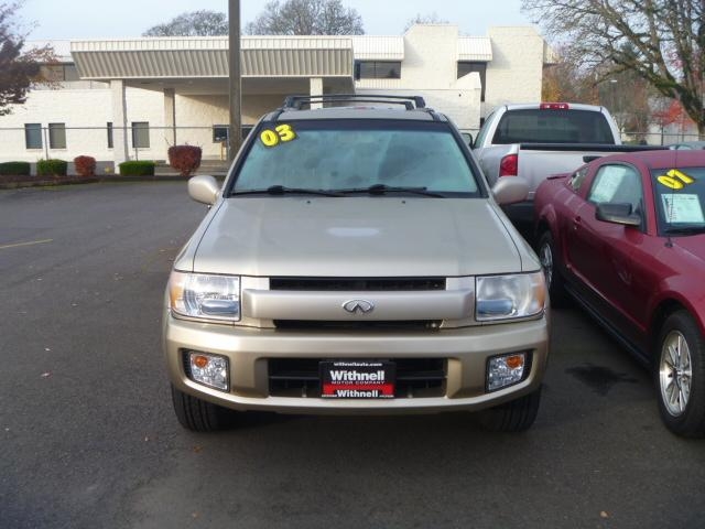 Infiniti QX4 2003 photo 1