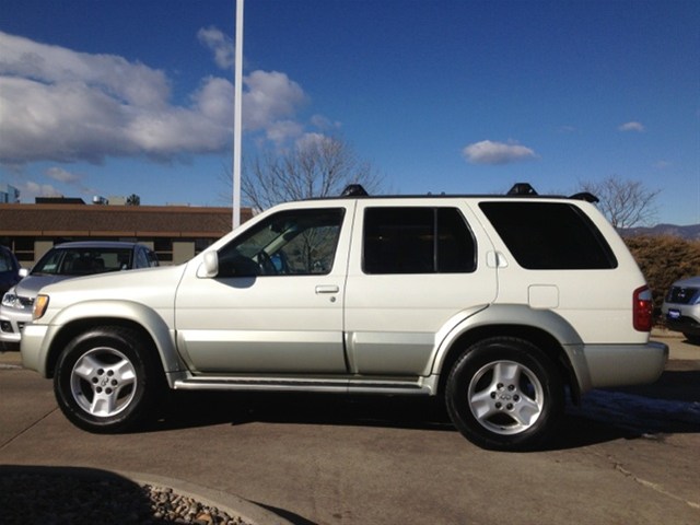 Infiniti QX4 2003 photo 1