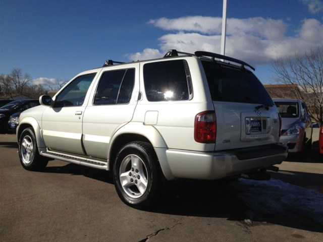 Infiniti QX4 2003 photo 2