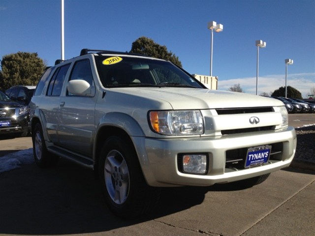 Infiniti QX4 2003 photo 3