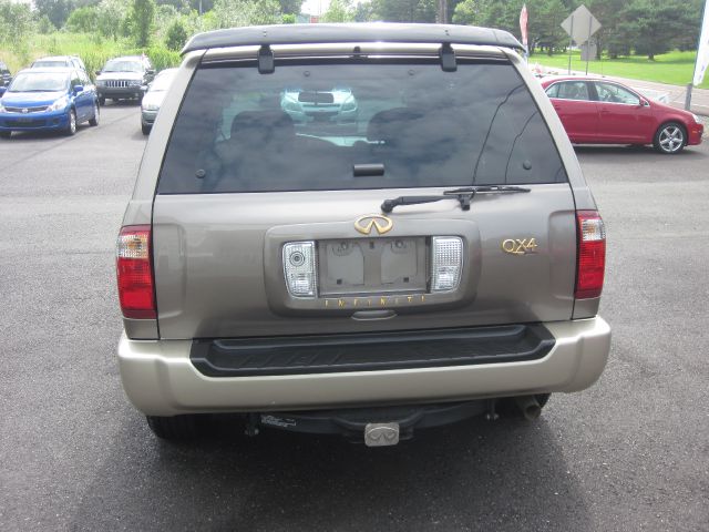 Infiniti QX4 2003 photo 3