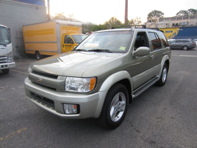 Infiniti QX4 2003 photo 1