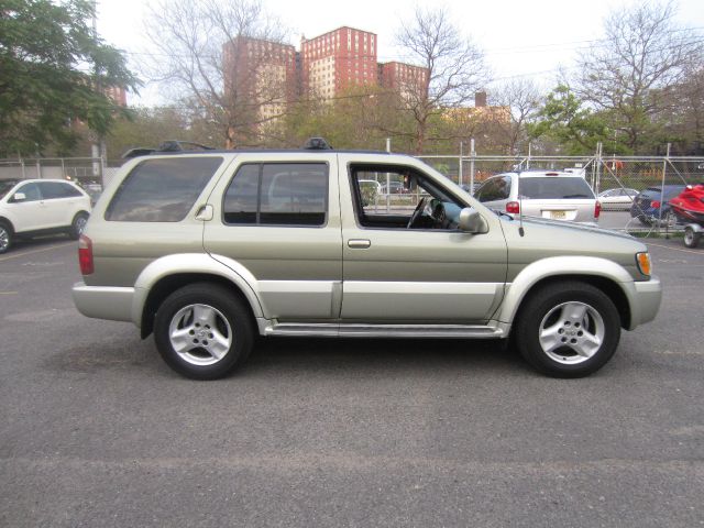 Infiniti QX4 2003 photo 2
