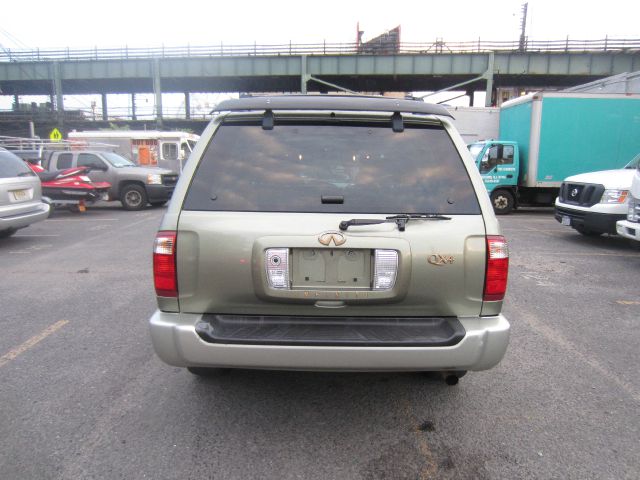 Infiniti QX4 2003 photo 3