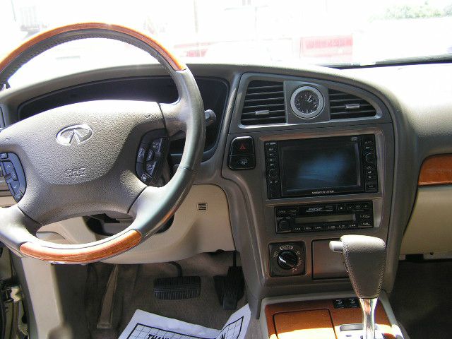 Infiniti QX4 2003 photo 1