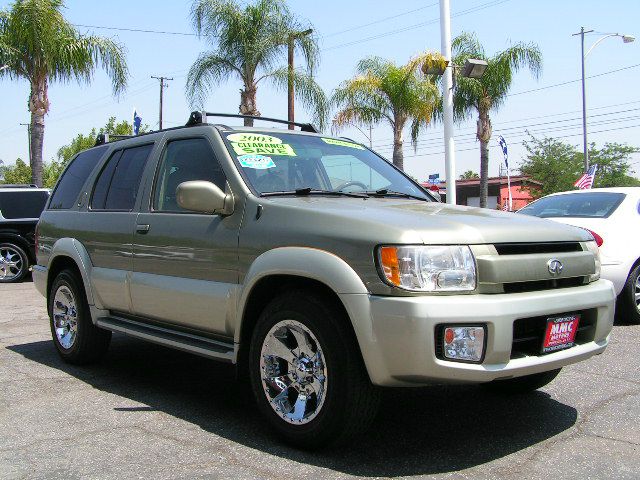 Infiniti QX4 2003 photo 2