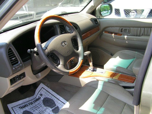 Infiniti QX4 2003 photo 3