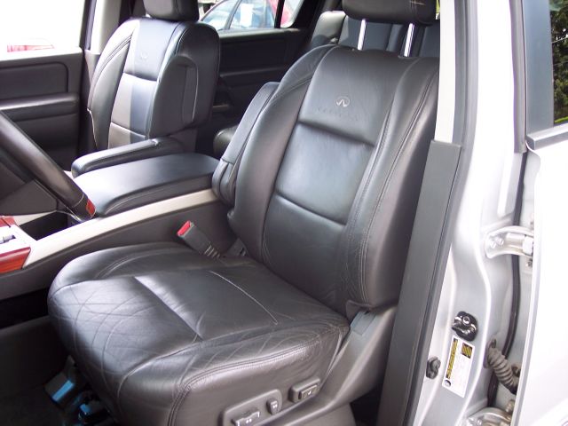Infiniti QX56 2004 photo 2