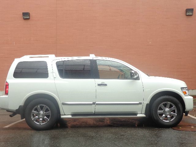 Infiniti QX56 2004 photo 1