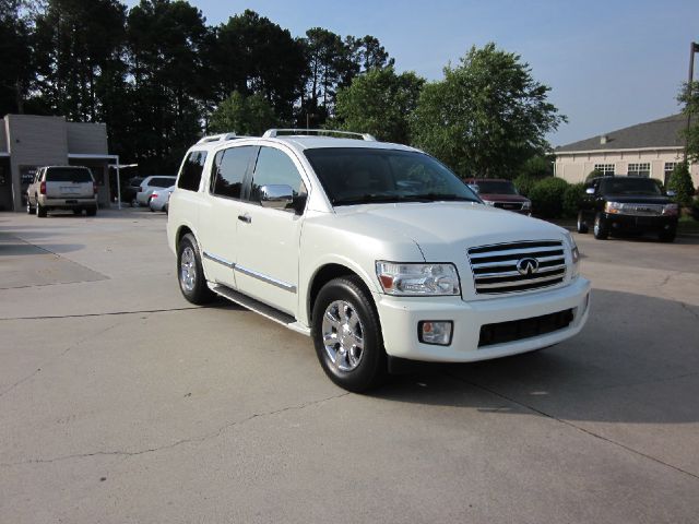 Infiniti QX56 2004 photo 3