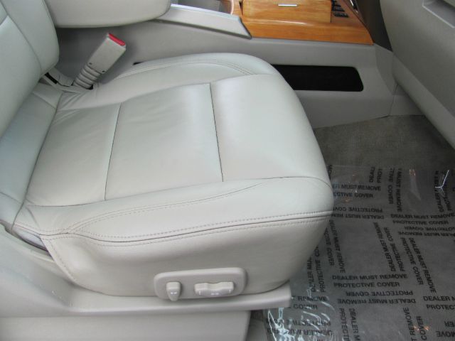 Infiniti QX56 2005 photo 15