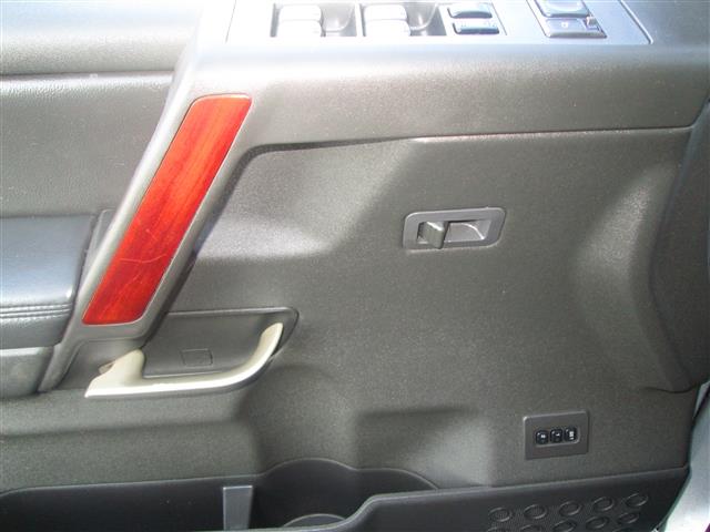 Infiniti QX56 2005 photo 21