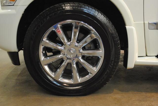 Infiniti QX56 2010 photo 11
