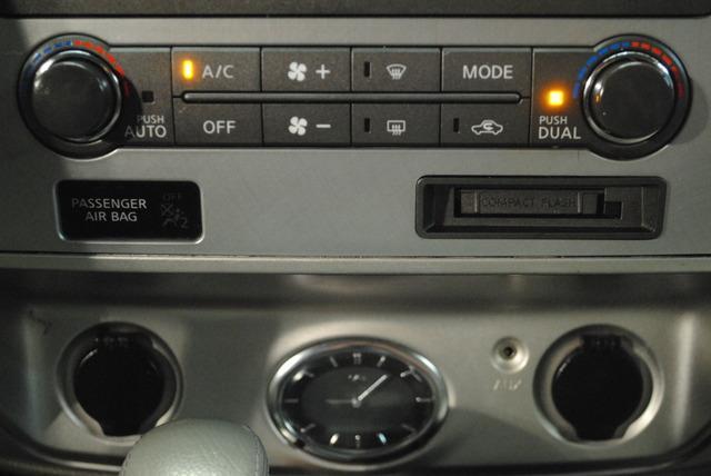 Infiniti QX56 2010 photo 9