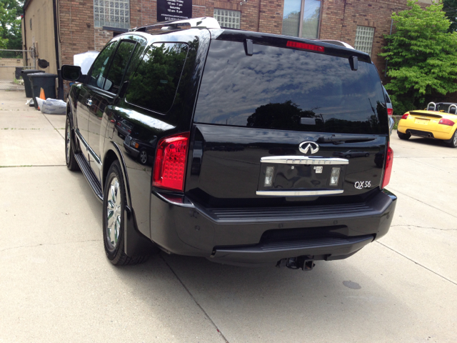 Infiniti QX56 2010 photo 2