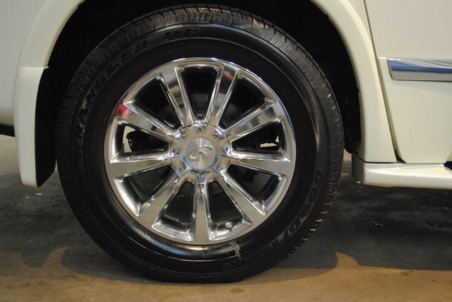 Infiniti QX56 2010 photo 20