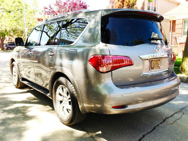 Infiniti QX56 2011 photo 2