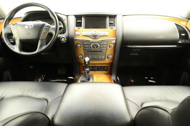 Infiniti QX56 2011 photo 10