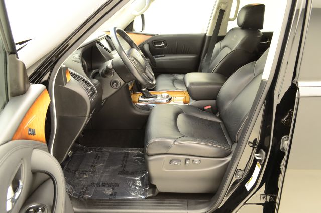 Infiniti QX56 2011 photo 12