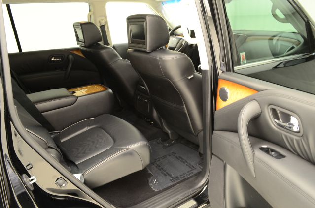 Infiniti QX56 2011 photo 13