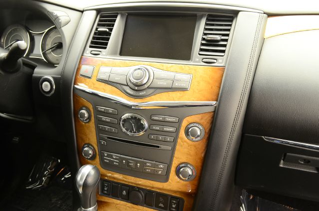 Infiniti QX56 2011 photo 16
