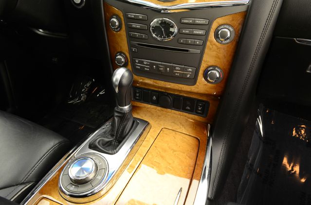 Infiniti QX56 2011 photo 8