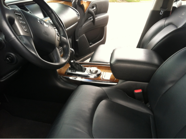 Infiniti QX56 2011 photo 1