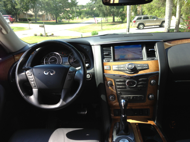 Infiniti QX56 2012 photo 25