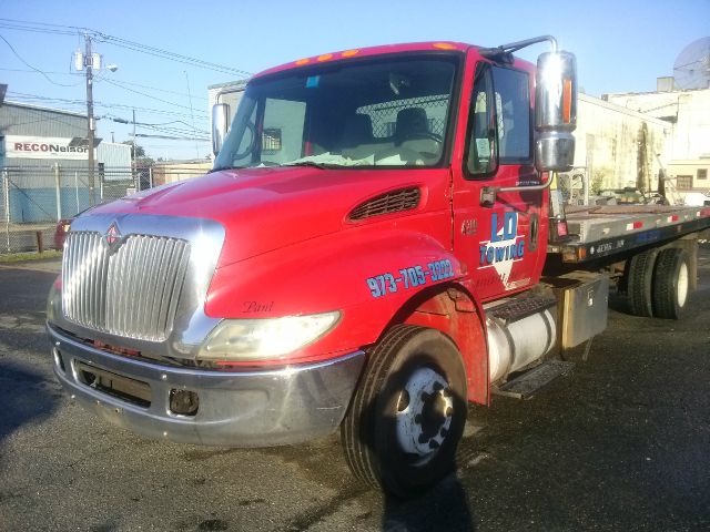 International 4300-DT466 2004 photo 1