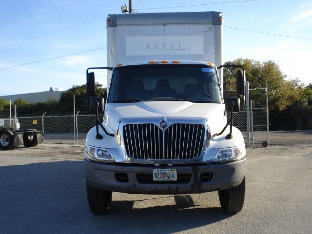 International 4300 2003 photo 1