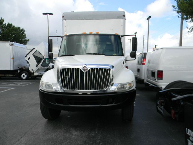 International 4300 2005 photo 11