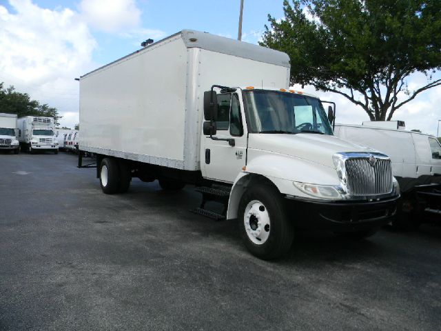 International 4300 2005 photo 2