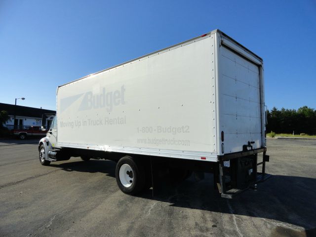 International 4300 2005 photo 2