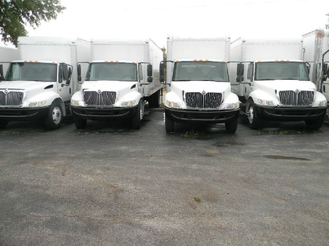 International 4300 2005 photo 1