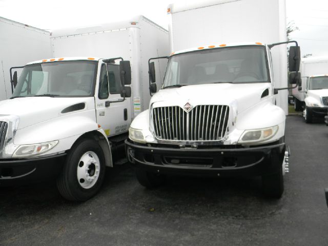 International 4300 2005 photo 2