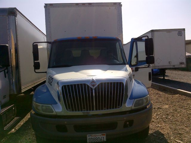 International 4300 2005 photo 1