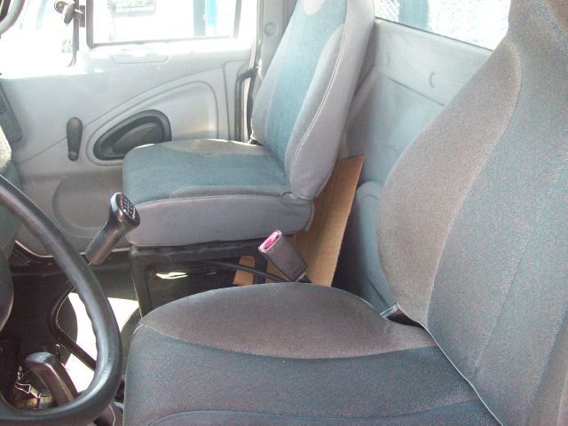 International 4300 2005 photo 5