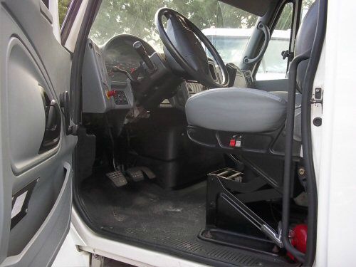 International 4300 2006 photo 1