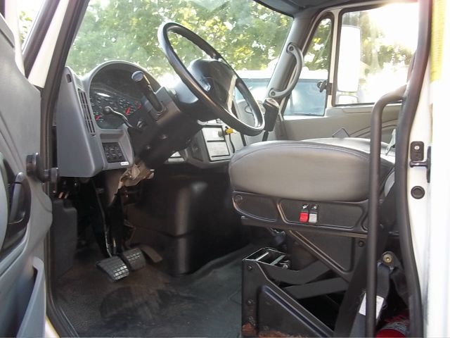 International 4300 2007 photo 2