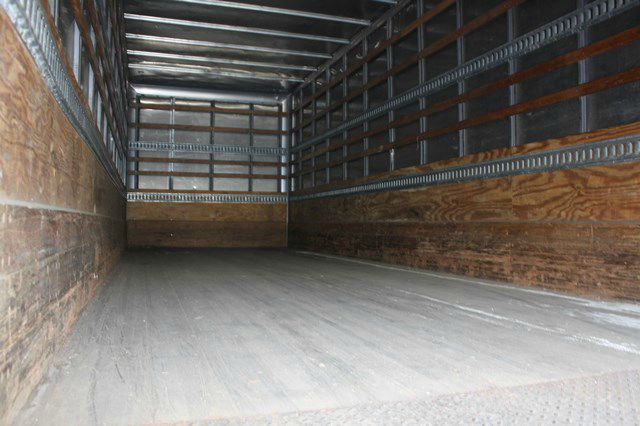 International 4300 DT466 2002 photo 1