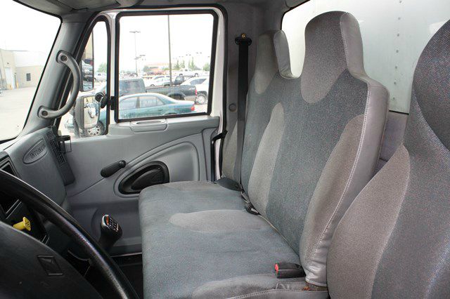 International 4300 DT466 2002 photo 13