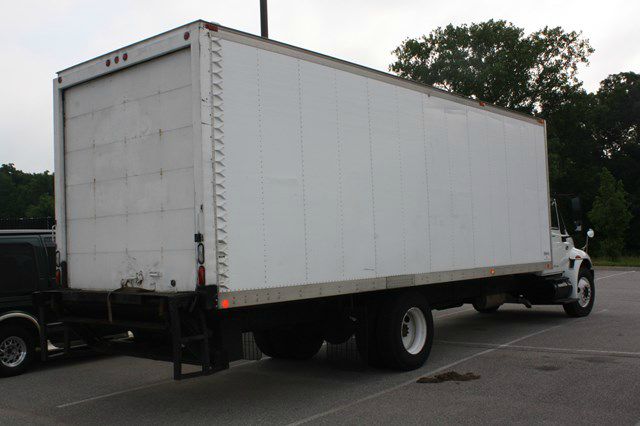 International 4300 DT466 2002 photo 14