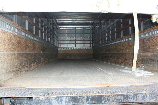 International 4300 DT466 2002 photo 15