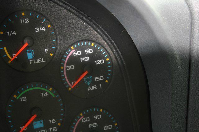 International 4300 DT466 2002 photo 17