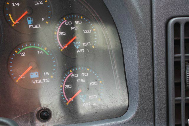 International 4300 DT466 2002 photo 22