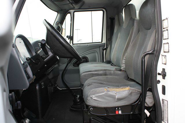 International 4300 DT466 2002 photo 5