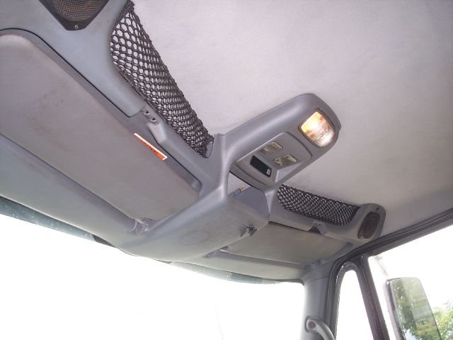 International 4300 RollBack 2005 photo 1