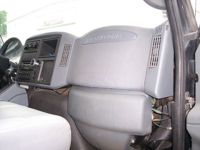 International 4300 RollBack 2005 photo 10