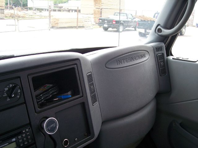 International 4300 RollBack 2005 photo 5