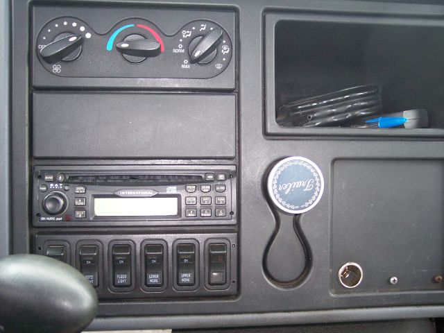 International 4300 RollBack 2005 photo 6